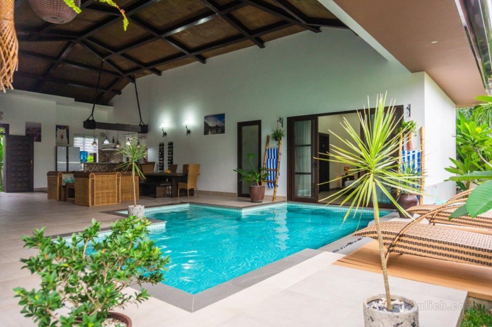 Luxury Huge Villa 400m2 with Pool Near Lio Beach