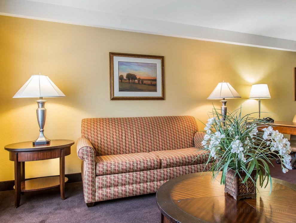 Khách sạn Clarion & Suites Hamden-New Haven