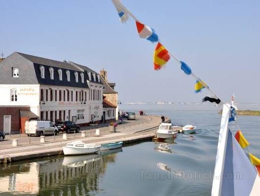 Khách sạn du Port et des Bains
