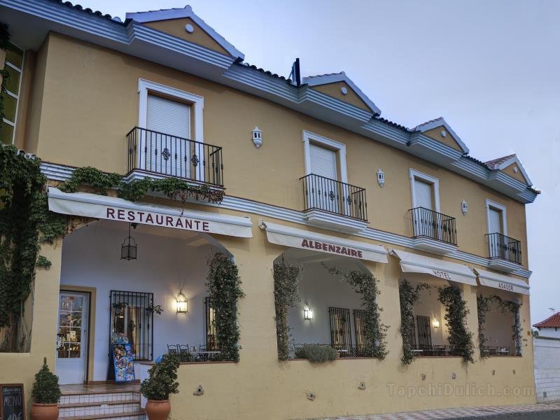 Khách sạn Albenzaire