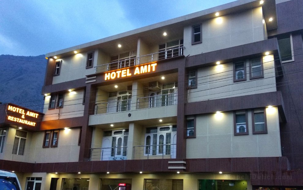 Khách sạn Amit