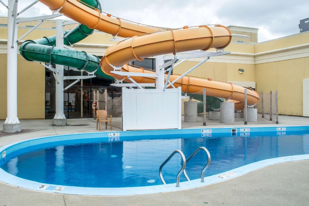 Quality Inn and Suites Palm Island Indoor Waterpark