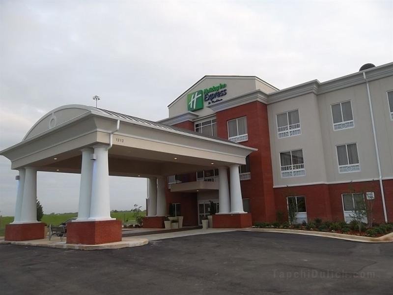 Khách sạn Holiday Inn Express And Suites Brookhaven