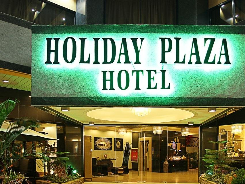 Khách sạn Holiday Plaza