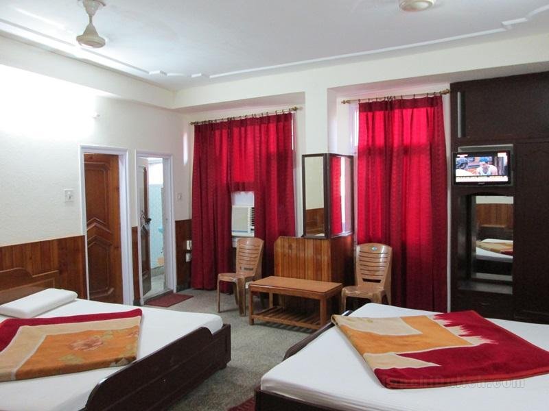 Khách sạn Raghunath