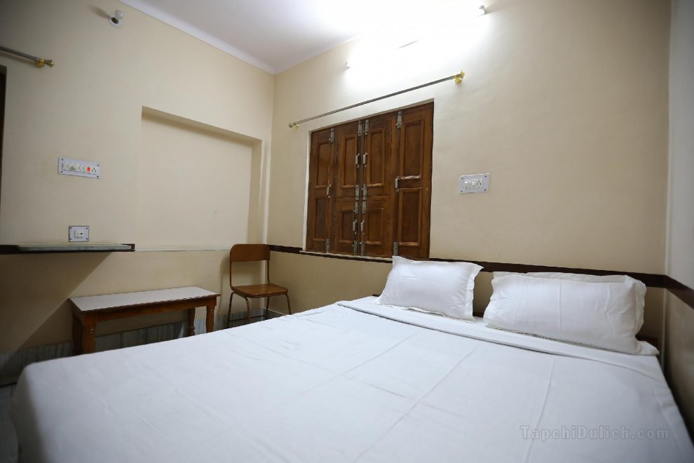 Khách sạn SPOT ON 40879 Shashi 2
