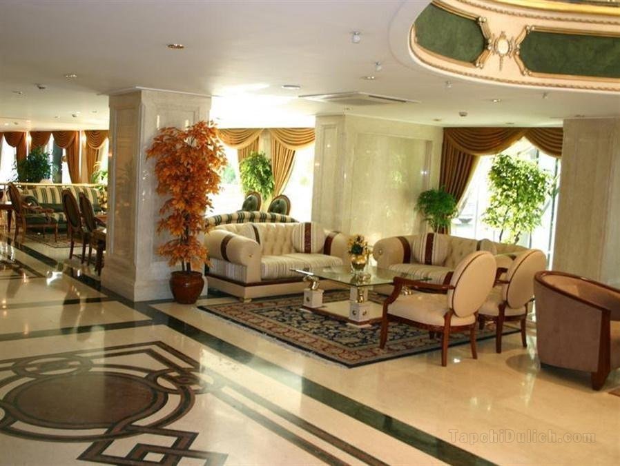Khách sạn Akar International