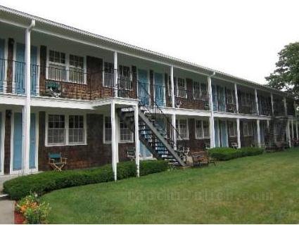 Colonial Village Motel and Cottages