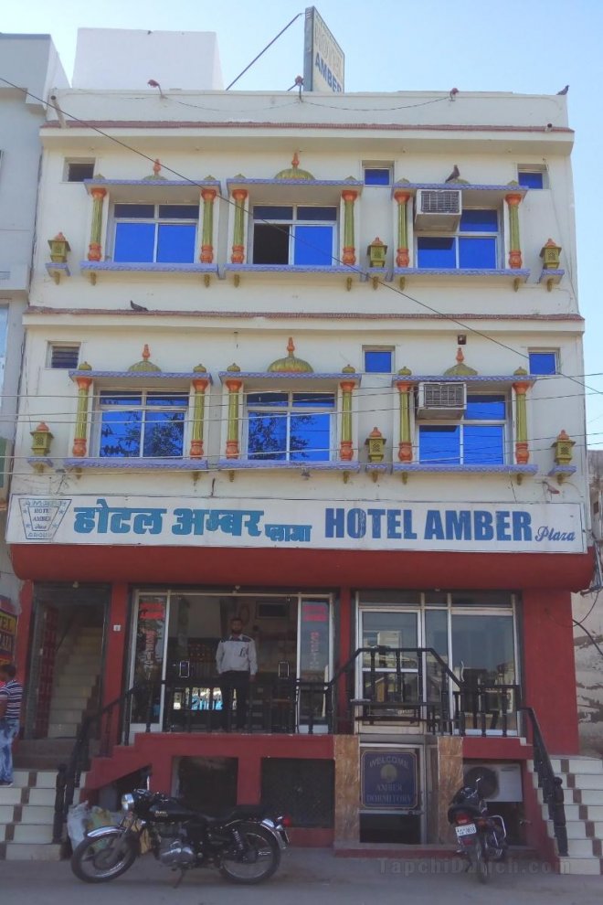 Khách sạn Amber Plaza
