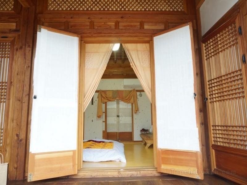 Majoongheon Hanok Guesthouse
