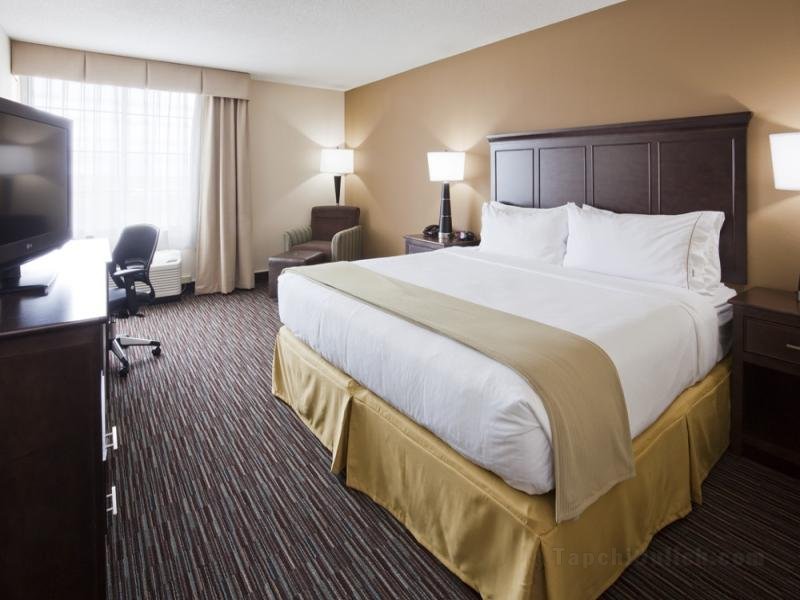 Holiday Inn Express and Suites Willmar
