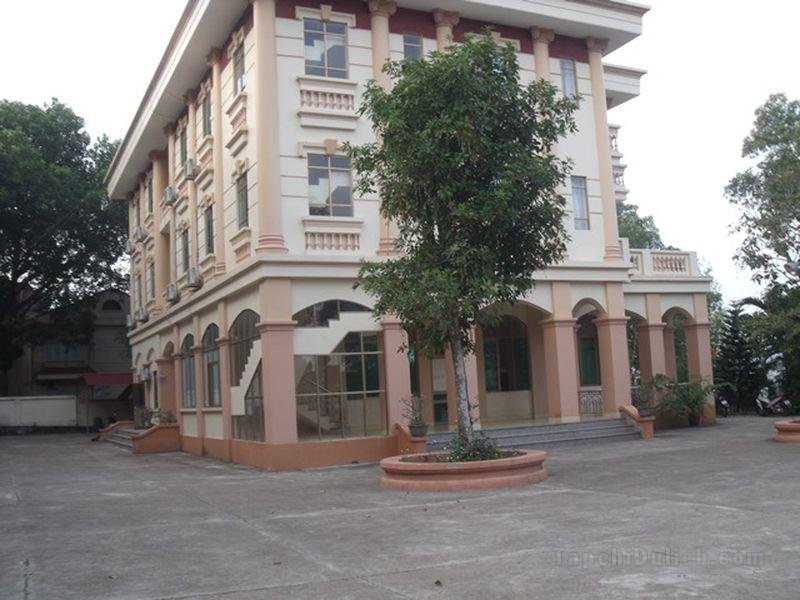 Khách sạn Sen Vang