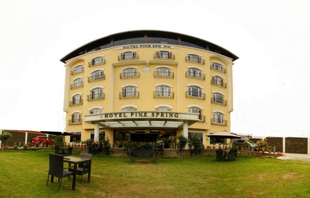 Khách sạn Pine Spring Srinagar