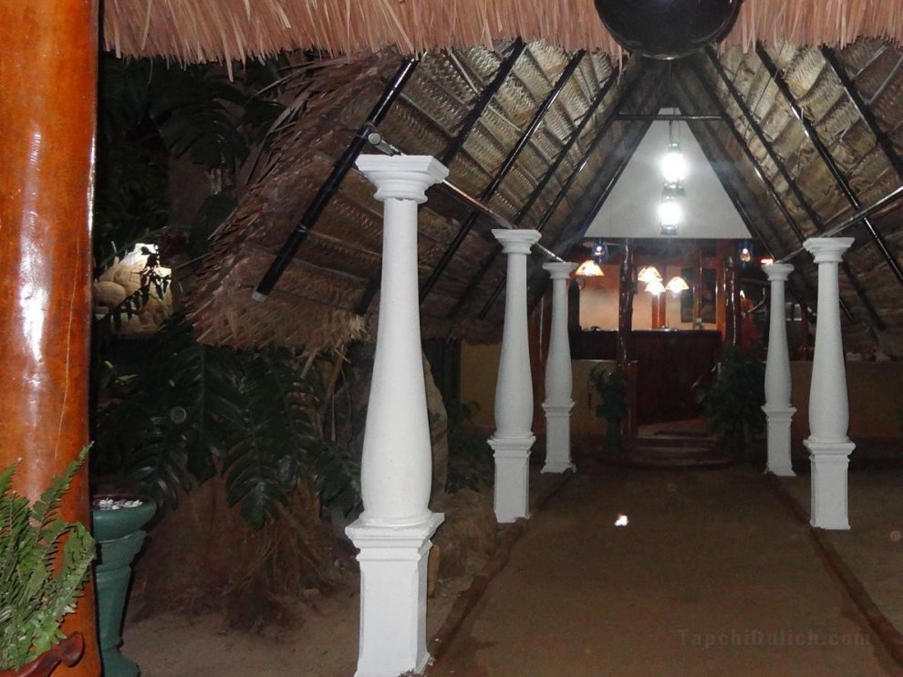 Khách sạn Safari Village