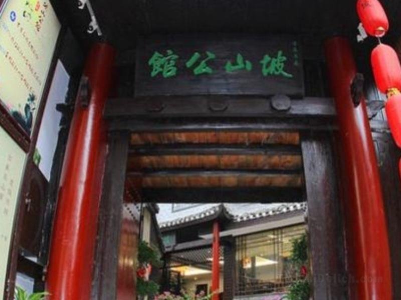 Fenghuang Poshan Inn