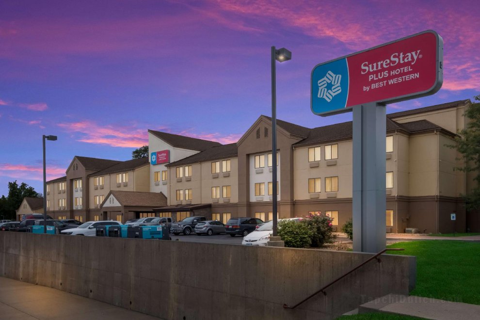 Khách sạn SureStay Plus by Best Western Coralville Iowa City