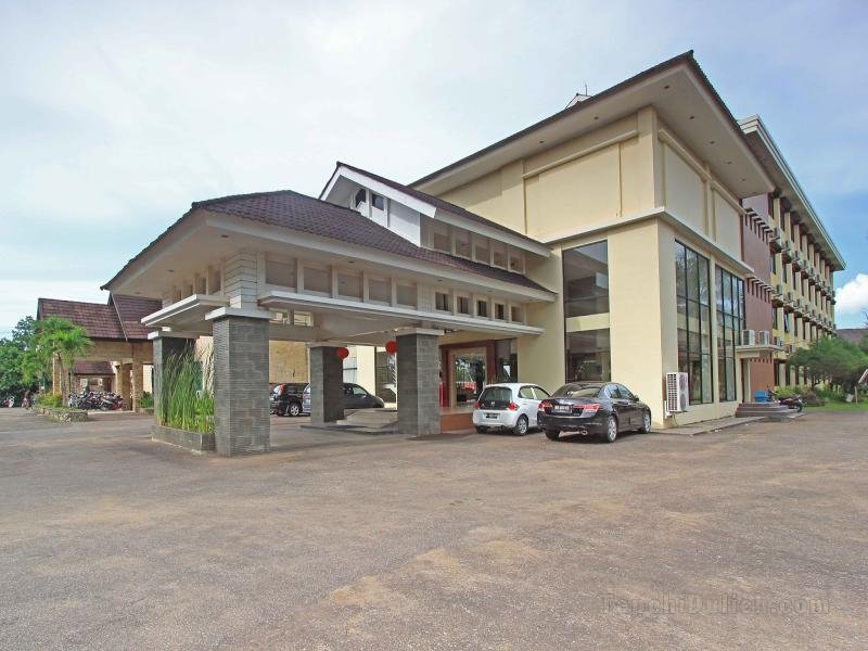 Khách sạn Dangau Kubu Raya