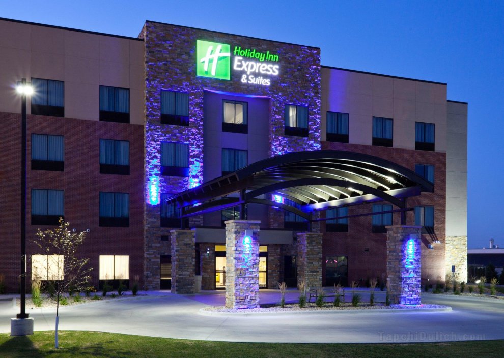 Khách sạn Holiday Inn Express and Suites Fort Dodge