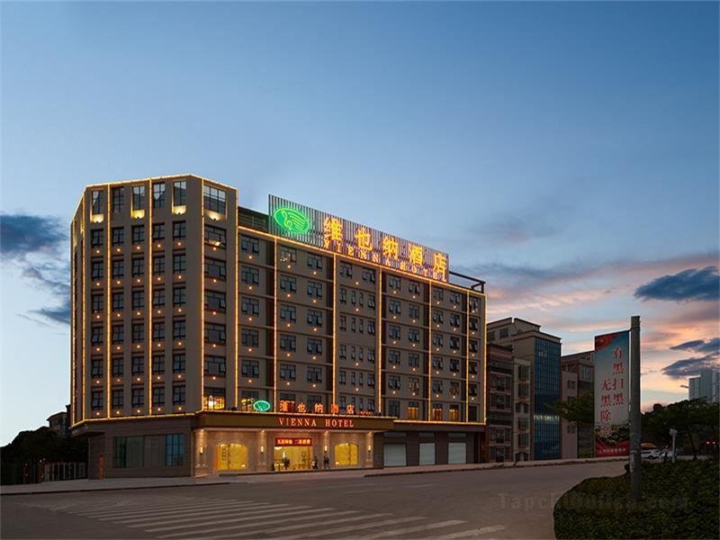 Vienna Hotel Guangdong Huizhou Huiyang Sanhe Square