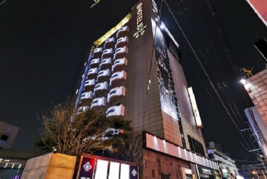 Khách sạn Cheongju Born