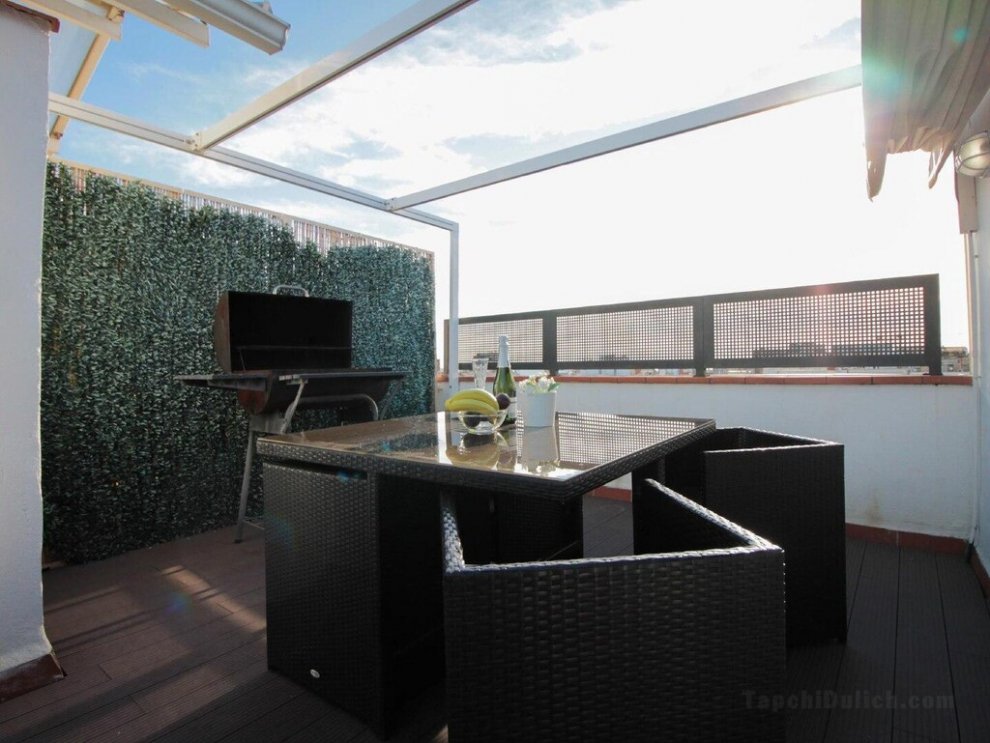 Apartment with private rooftop terrace