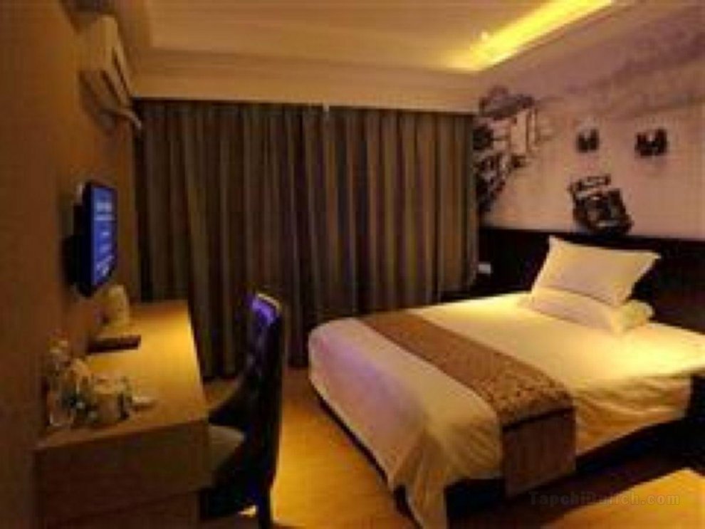 GreenTree Inn Huzhou South Street Chaoyin Bridge Business Hotel