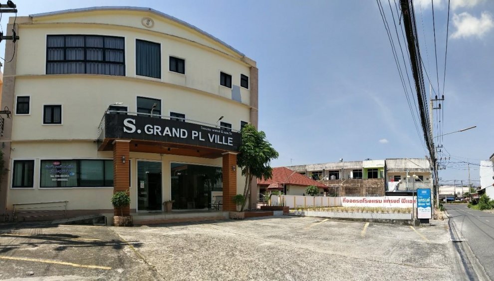 Khách sạn Grand PL Ville