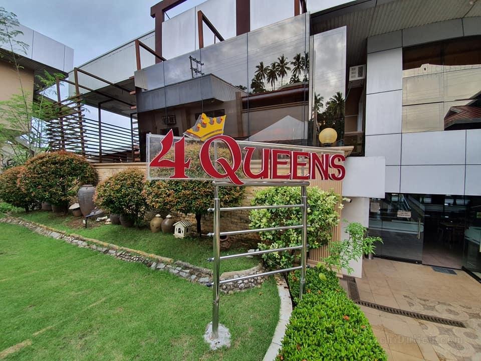 Four Queens Resort