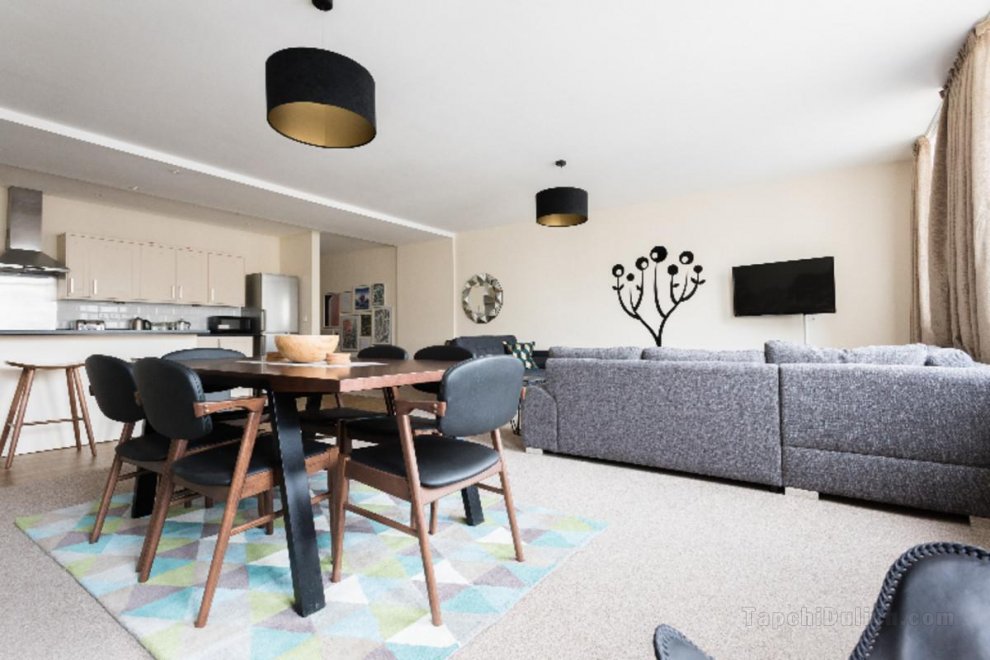 The Broadmead Jungle - Lovely & Central 3BDR Apartment