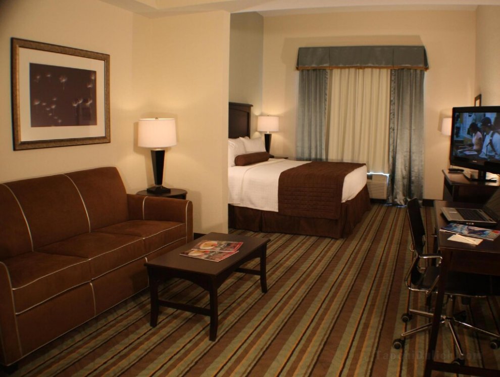 Best Western Plus Chain of Lakes Inn and Suites