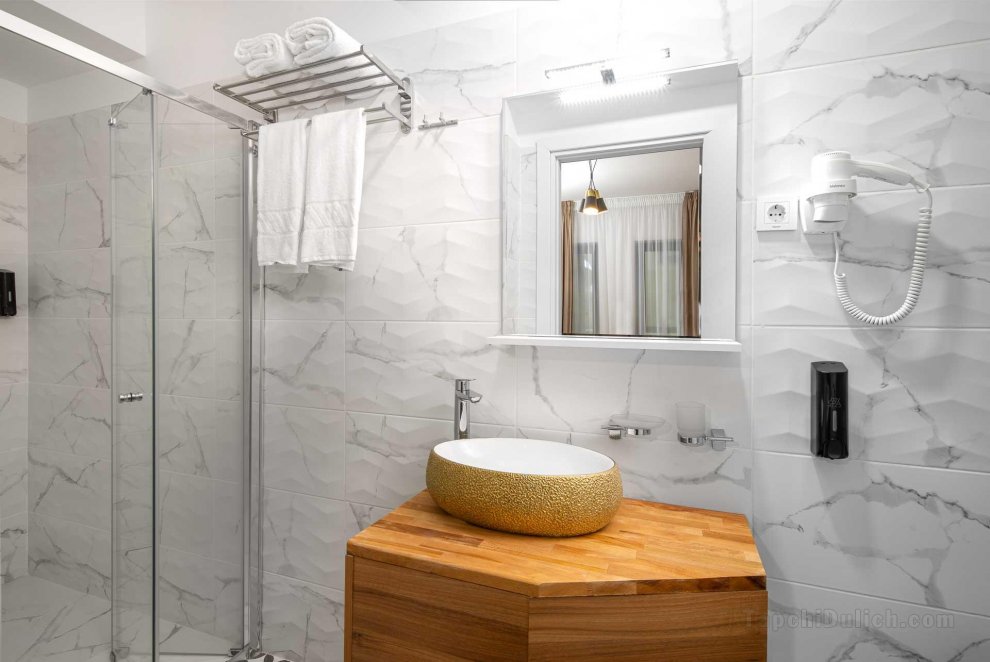 1300平方米開放式別墅 (布加勒斯特市中心) - 有21間私人浴室
