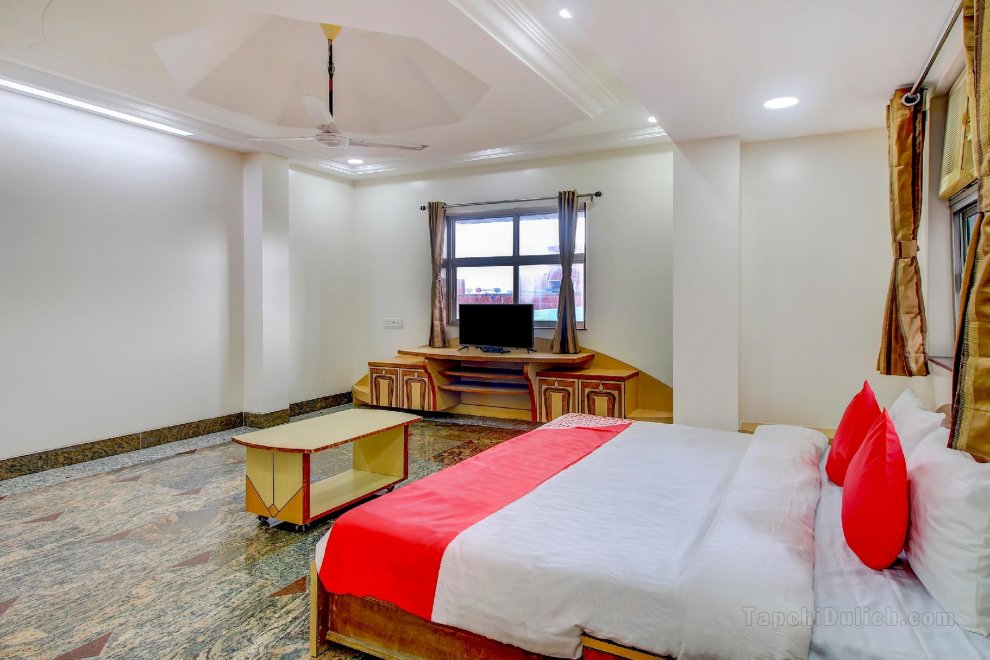 OYO 61140 Srikesh Residency