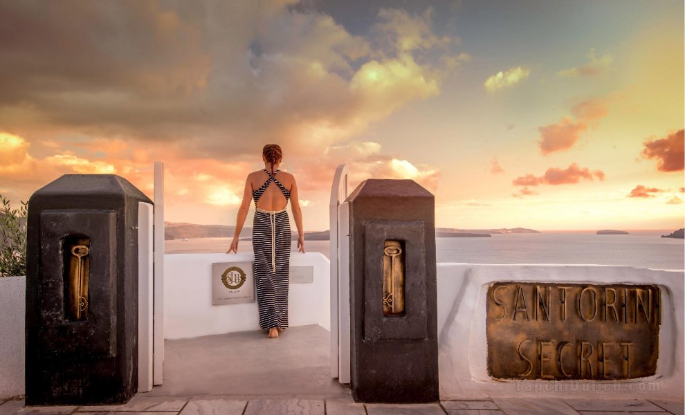 Santorini Secret Suites and Spa