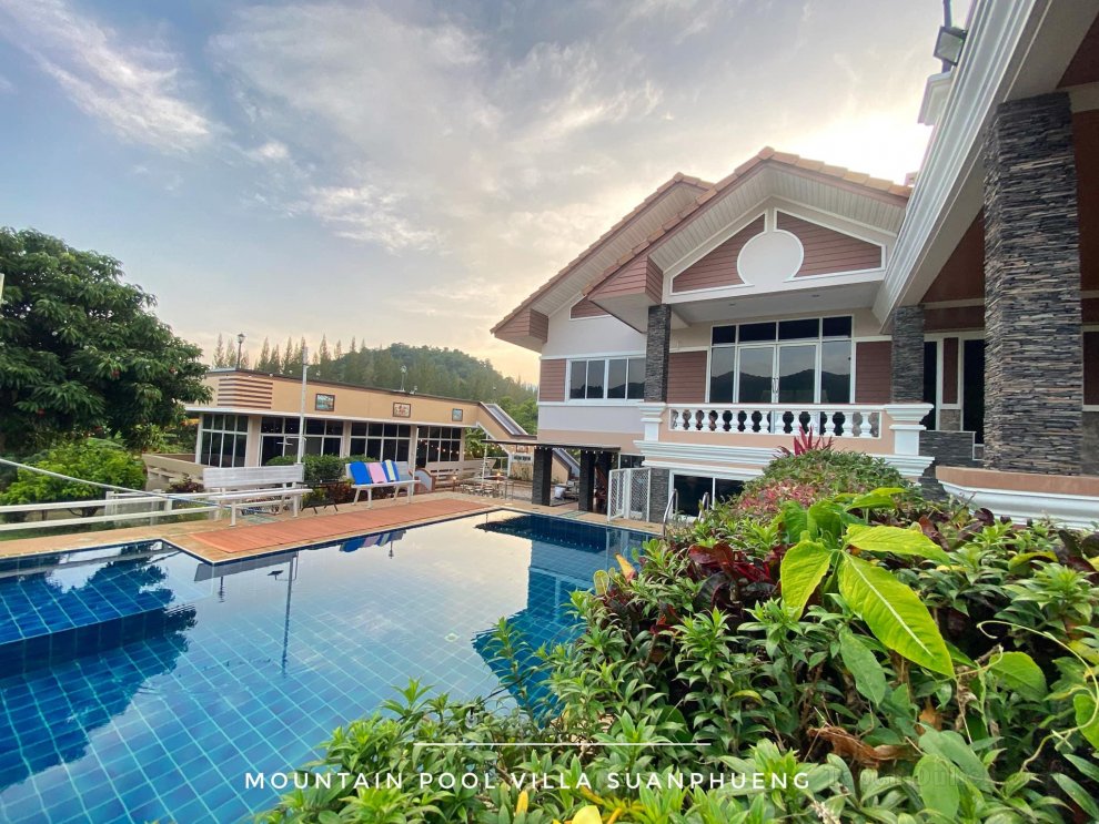 Mountain Pool Villa Suan Phueng