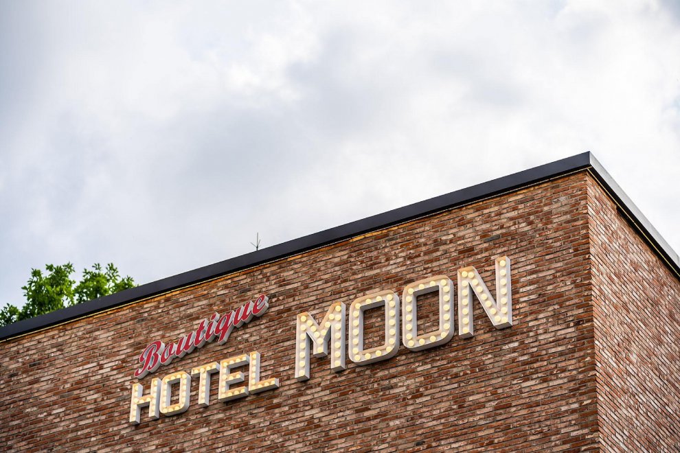 Khách sạn Moon