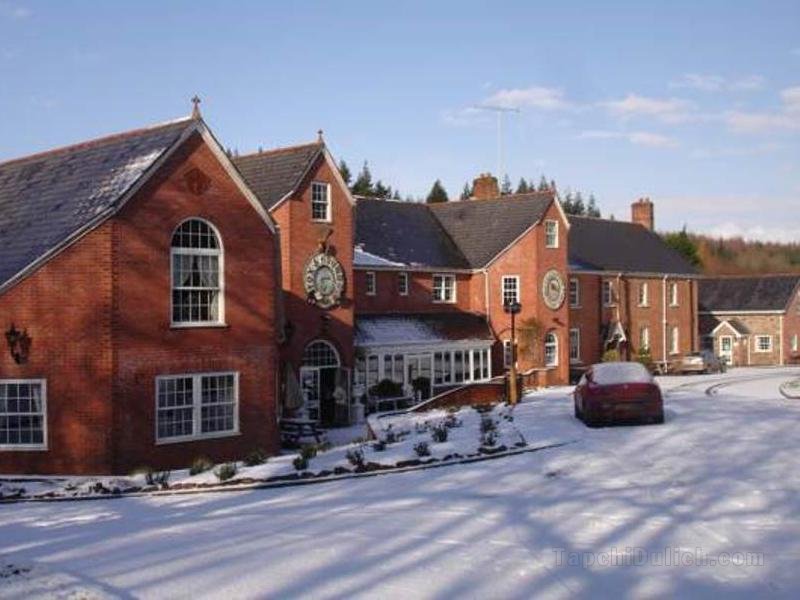 The Fox and Hounds Country Hotel