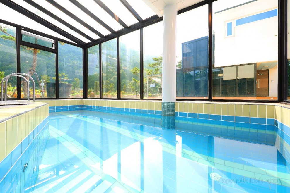 Moongyeong the-most pool villa