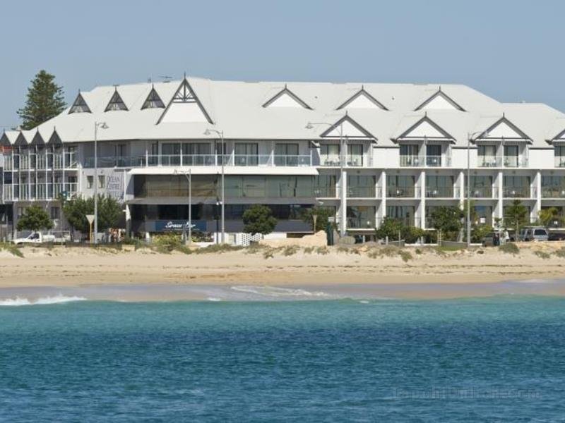 Ocean Centre Hotel
