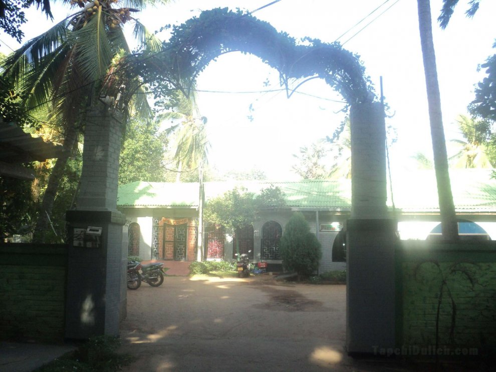 Khách sạn Puleys Balmoral and Rest House