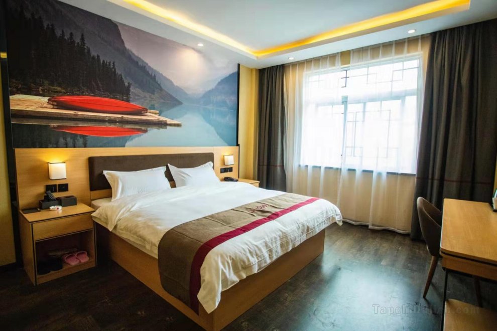 Khách sạn Thank Inn Plus Guizhou Qiandongnan Zhenyuan County Railway Station