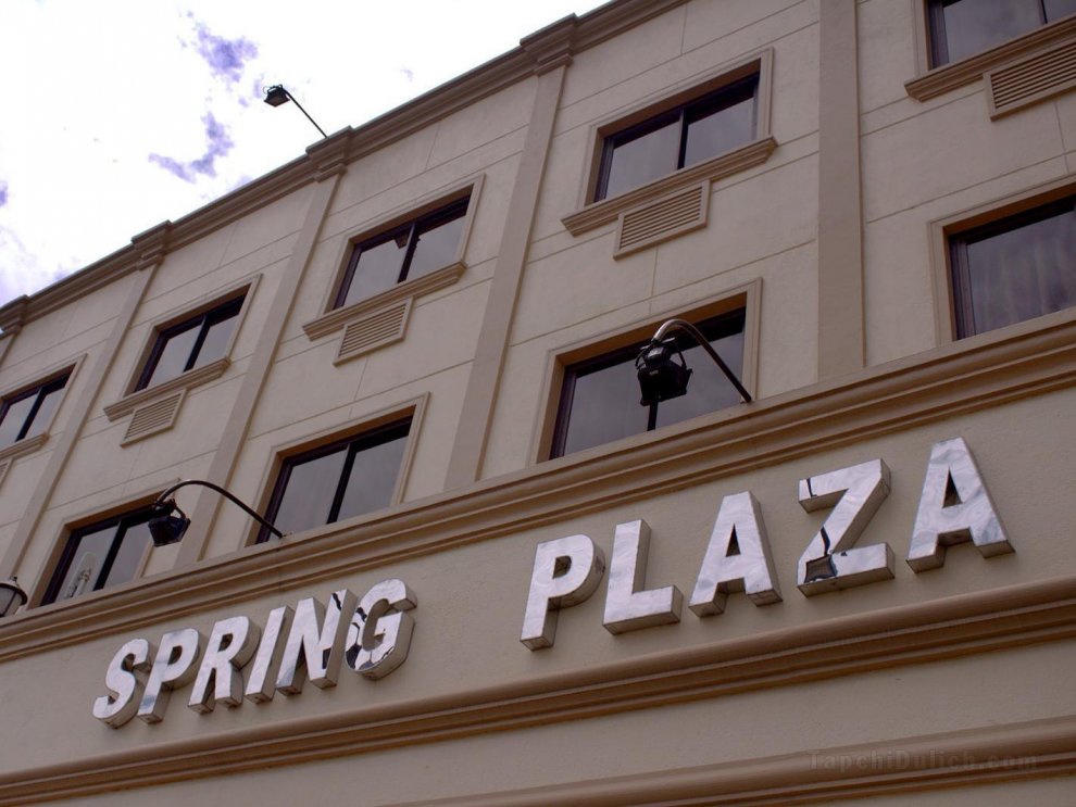 Khách sạn Spring Plaza