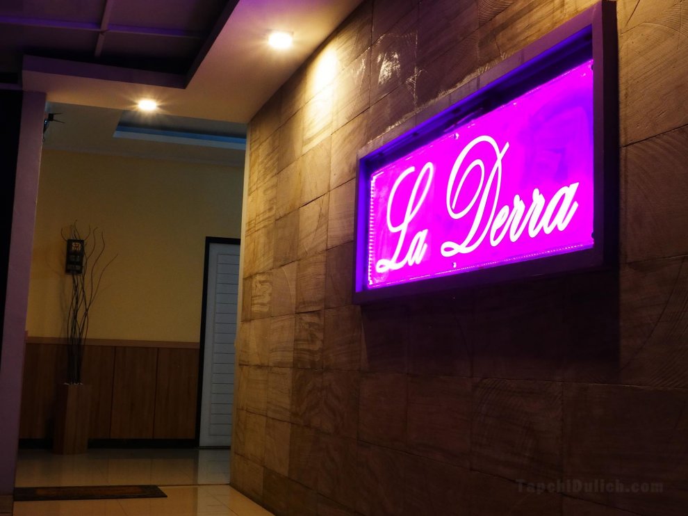 Khách sạn La Derra