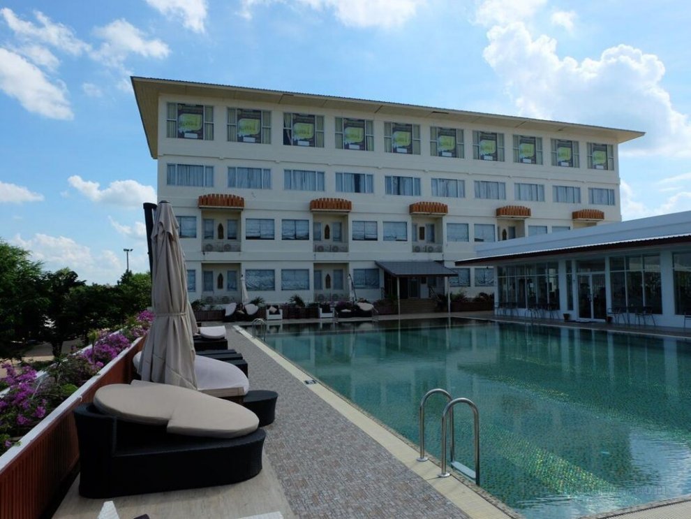 Khách sạn Taksila Grand