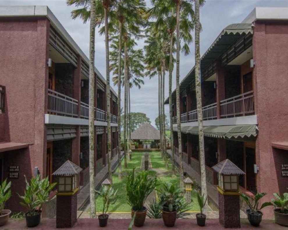 Rollaas Hotel and Resort