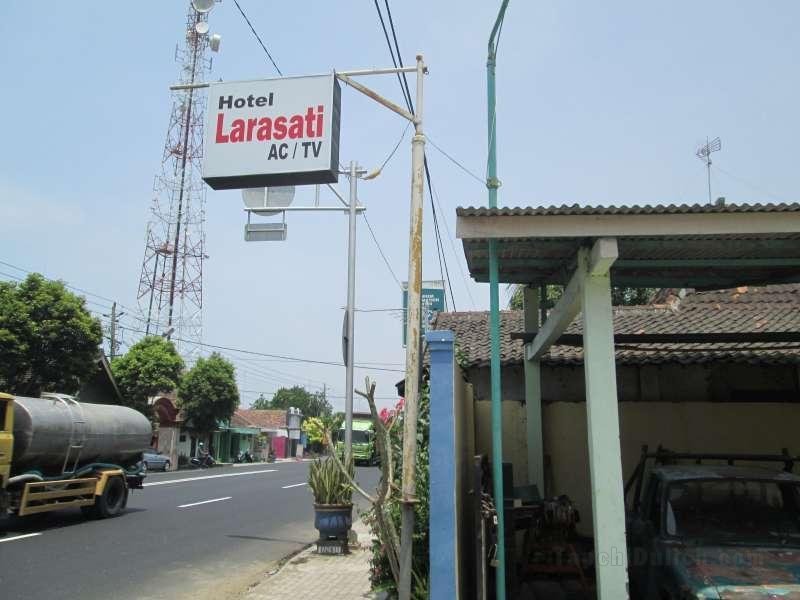 Khách sạn Larasati