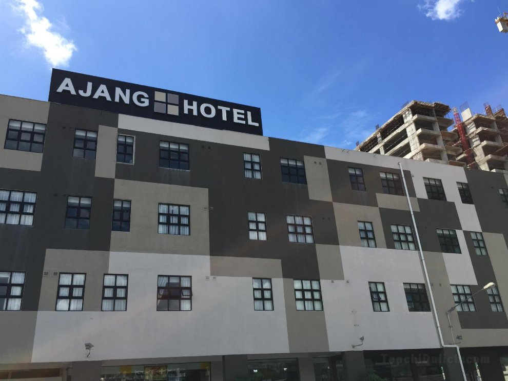 Khách sạn Ajang