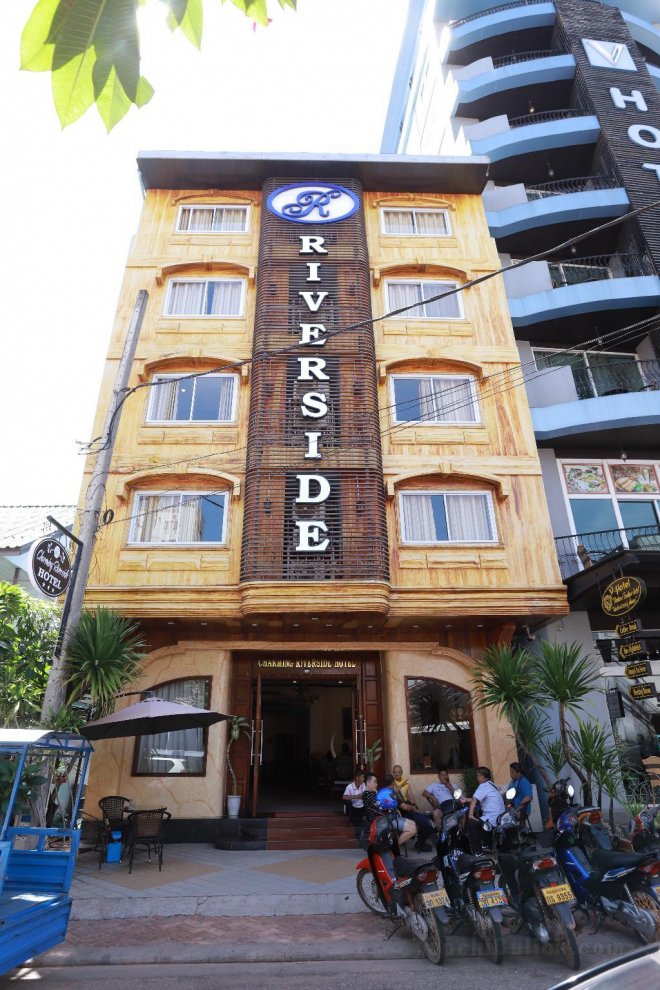 Khách sạn Riverside Palace