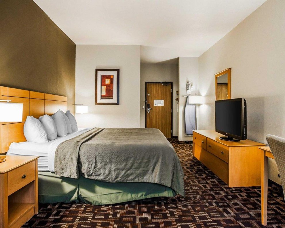 Quality Inn and Suites Des Moines Airport