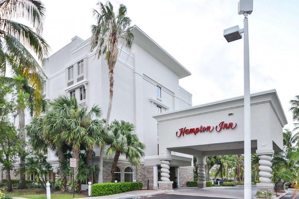 Hampton Inn-Plantation Hotel
