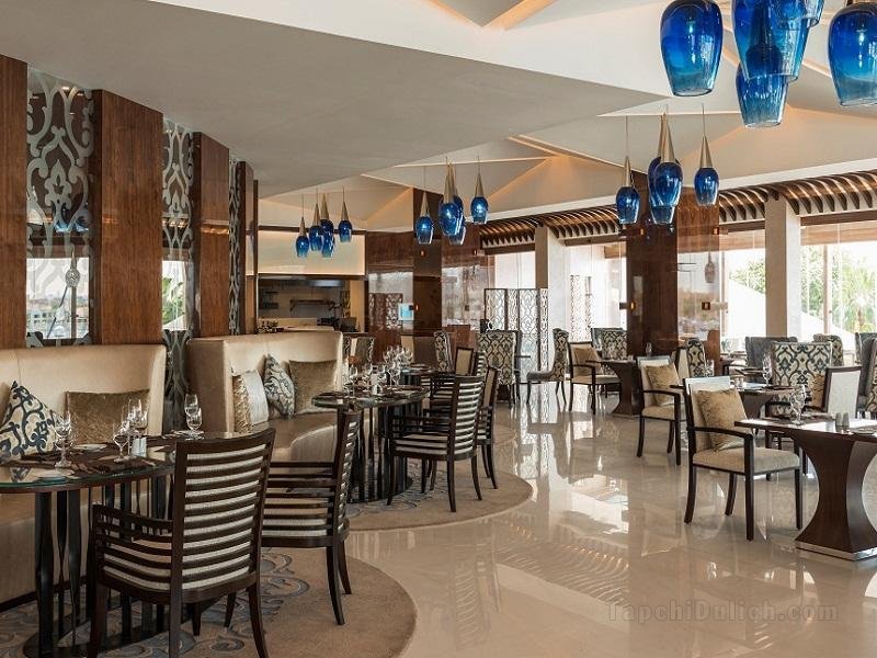 Khách sạn Sheraton Dubai Creek & Towers